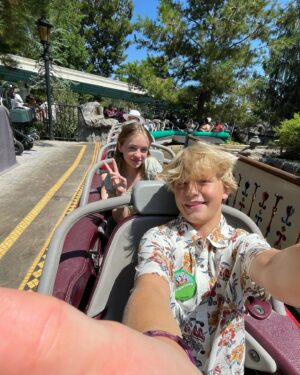 Kingston Foster Instagram - DISNEY DAY!! 🖤❤️ thank you so much @disneyland for hosting us! We had so much fun! 

#disneyland #californiaadventure #amusmentpark #summer #friends #tacos #spacemountain #guardianofthegalaxy #mickeymouse