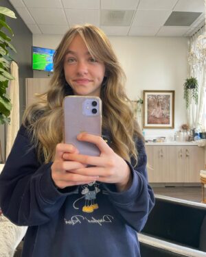 Kingston Foster Instagram - Fresh cut!! 💗💗💗

#haircut #saturday #weekend #actress #actresslife #blondehair #longhair #disney