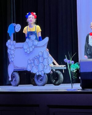Kingston Foster Instagram - I had so much fun being back on stage!!! 🎤🎵🎶 

#suess #suessical #suessicalthemusical #preforming #preformer #singing #dancer #onstage #actress #jojo #sunday #sundayfunday