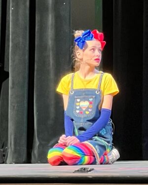 Kingston Foster Instagram - I had so much fun being back on stage!!! 🎤🎵🎶 

#suess #suessical #suessicalthemusical #preforming #preformer #singing #dancer #onstage #actress #jojo #sunday #sundayfunday