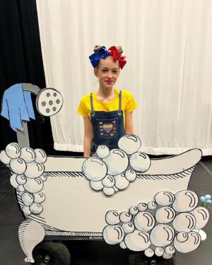 Kingston Foster Instagram - I had so much fun being back on stage!!! 🎤🎵🎶 

#suess #suessical #suessicalthemusical #preforming #preformer #singing #dancer #onstage #actress #jojo #sunday #sundayfunday