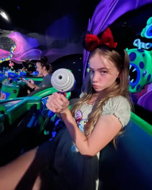 Kingston Foster Instagram - DISNEY DAY!! 🖤❤️ thank you so much @disneyland for hosting us! We had so much fun! 

#disneyland #californiaadventure #amusmentpark #summer #friends #tacos #spacemountain #guardianofthegalaxy #mickeymouse