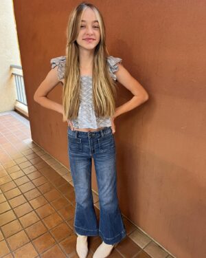 Kingston Foster Instagram - New haircut!! ✂️ How did you spend your weekend??? 
.
.
.
#haircut #weekend #hair #bangs #thanksgiving #thanksgivingweekend #fall
 
@frankibyfrancescas