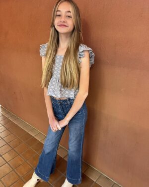 Kingston Foster Instagram - New haircut!! ✂️ How did you spend your weekend??? 
.
.
.
#haircut #weekend #hair #bangs #thanksgiving #thanksgivingweekend #fall
 
@frankibyfrancescas