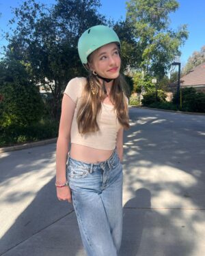 Kingston Foster Instagram - spring break!!!! 💌🫶🏻🛼 
.
.
.
#spring #springbreak #sunny #summer #summervibes #rollerskating #skating #rollerskates #adventure #actress #actor #film #photodump #☀️