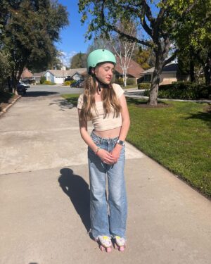 Kingston Foster Instagram - spring break!!!! 💌🫶🏻🛼 
.
.
.
#spring #springbreak #sunny #summer #summervibes #rollerskating #skating #rollerskates #adventure #actress #actor #film #photodump #☀️