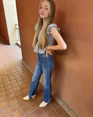 Kingston Foster Instagram - New haircut!! ✂️ How did you spend your weekend??? 
.
.
.
#haircut #weekend #hair #bangs #thanksgiving #thanksgivingweekend #fall
 
@frankibyfrancescas