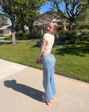 Kingston Foster Instagram - spring break!!!! 💌🫶🏻🛼 
.
.
.
#spring #springbreak #sunny #summer #summervibes #rollerskating #skating #rollerskates #adventure #actress #actor #film #photodump #☀️