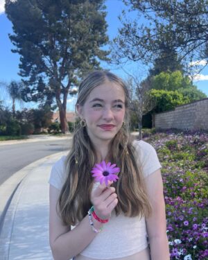 Kingston Foster Instagram - spring break!!!! 💌🫶🏻🛼 
.
.
.
#spring #springbreak #sunny #summer #summervibes #rollerskating #skating #rollerskates #adventure #actress #actor #film #photodump #☀️