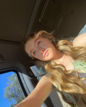 Kingston Foster Instagram - ☀️☀️☀️
.
.
.
#sunday #sunny #sun #selfies #carphotos #curlyhair #actress #actresslife #littleshopofhorrors
