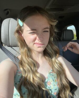 Kingston Foster Instagram - ☀️☀️☀️
.
.
.
#sunday #sunny #sun #selfies #carphotos #curlyhair #actress #actresslife #littleshopofhorrors