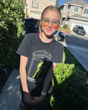 Kingston Foster Instagram - Enjoying your day off?? I am! 😊🌸💗 

#monday #dayoff #filmcrew #zombies3 #disneyzombies #zombies #sunny