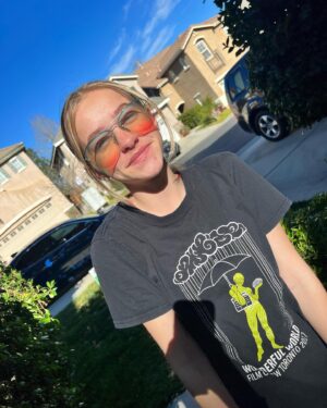 Kingston Foster Instagram - Enjoying your day off?? I am! 😊🌸💗 

#monday #dayoff #filmcrew #zombies3 #disneyzombies #zombies #sunny