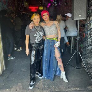 Kira Magnin-Forster Instagram - 💋 I love myself today- @bifnakedofficial 
❤️love you sister @itsscarlettbobo