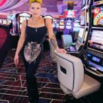 Kira Magnin-Forster Instagram - 🖤 A round of applause for the pants 🥰 @wickedlesterclothing