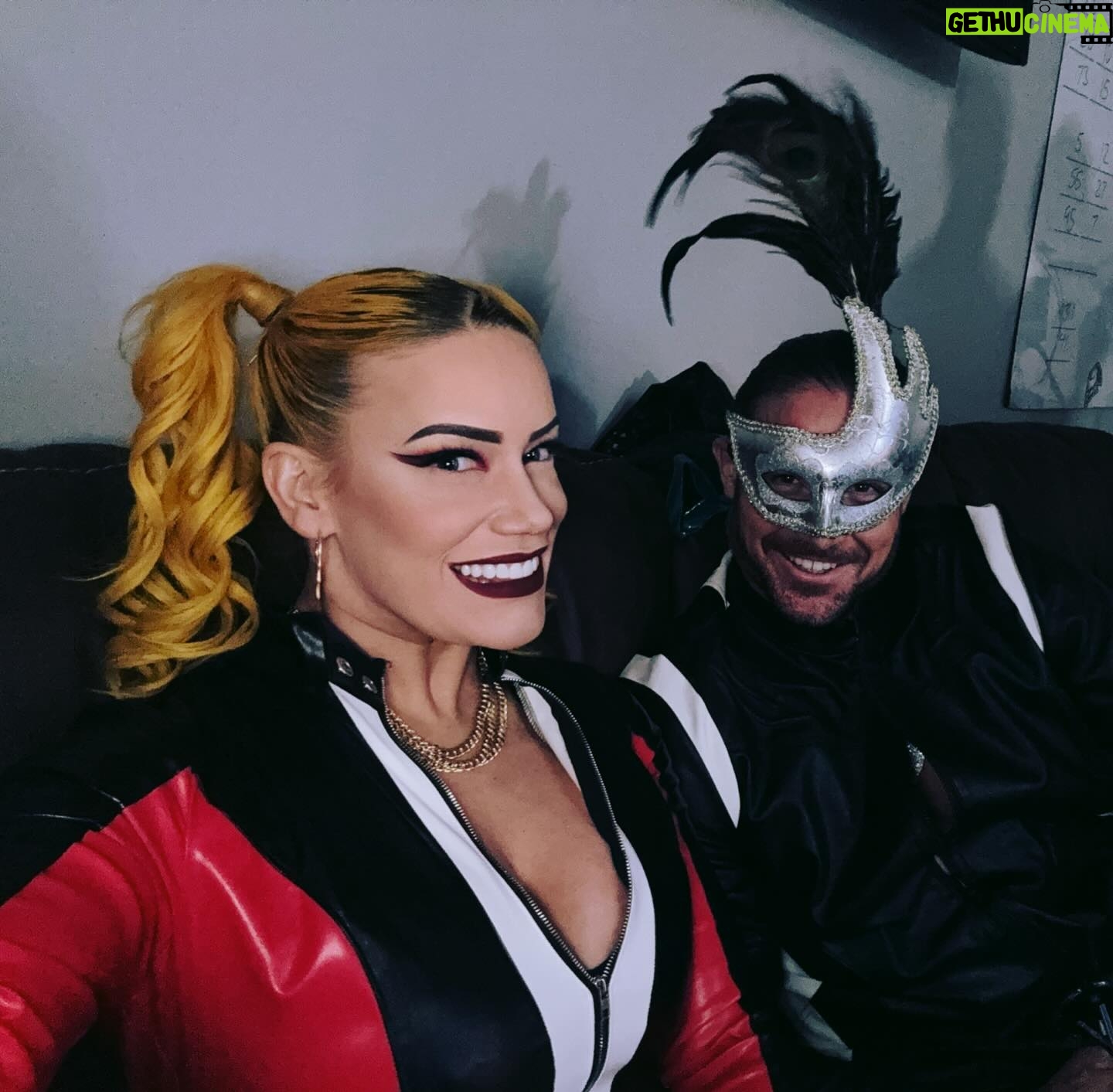 Kira Magnin-Forster Instagram - 😈 And we’re on our way to #ROHSupercardofHonor, this Friday in Philadelphia!!! Sorry @theplanetpeacock, you’re DONE!!!! Hahahahahahahha bye bye Mr.Castle, can’t wait to watch you burn! 💄 @dear.salem @aewglam