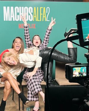 Kira Miró Instagram - Calentando motores!!! 
Hoy presentamos a la prensa #MachosAlfa 🤩 @netflixes @contubernio_producciones

Look by @beavaldiviac @ysl @manoloblahnik @barcenajoyas @theiqcollection @eres @cosstores 

💄 by mi @rebecatfigueroa del alma 😍