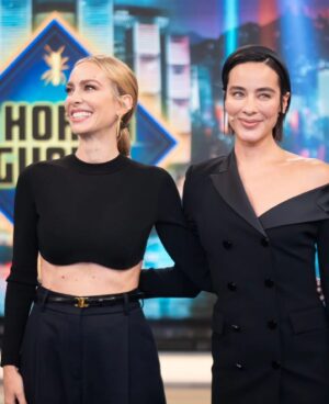 Kira Miró Instagram - Volver a @elhormiguero es volver a casa!!
Esta noche presentamos Perverso junto a mi querida @esmepimentel 👯
@serieperverso

Look by @beavaldiviac @tomy_hilfigerr @elisabettafranchi @maxmara @bashparis @unode50 @zagbijoux @celine

💄📷 @rebecatfigueroa @guccibeauty