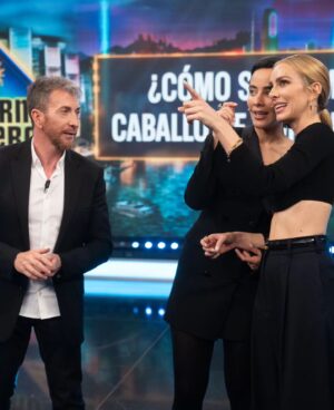 Kira Miró Instagram - Volver a @elhormiguero es volver a casa!!
Esta noche presentamos Perverso junto a mi querida @esmepimentel 👯
@serieperverso

Look by @beavaldiviac @tomy_hilfigerr @elisabettafranchi @maxmara @bashparis @unode50 @zagbijoux @celine

💄📷 @rebecatfigueroa @guccibeauty