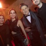 Kira Miró Instagram - Es viernes y el cuerpo lo sabe!!! 🥂💃 Saltemos, bailemos y sonriamos todo lo que podamos!!! Aquí algunos momentos captados por @diegomayor_prod_audiovisual 📸 en los @premiosforque 😜