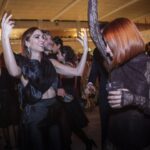 Kira Miró Instagram - Es viernes y el cuerpo lo sabe!!! 🥂💃 Saltemos, bailemos y sonriamos todo lo que podamos!!! Aquí algunos momentos captados por @diegomayor_prod_audiovisual 📸 en los @premiosforque 😜