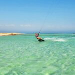 Kira Miró Instagram - Cuando tengo mono de mar y kite...buceo en fotos antiguas y oye...algo me relaja...😅🙌🤟 Deseando volver 🤙#redsea #kitesurf