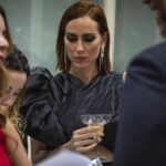 Kira Miró Instagram - Es viernes y el cuerpo lo sabe!!! 🥂💃 Saltemos, bailemos y sonriamos todo lo que podamos!!! Aquí algunos momentos captados por @diegomayor_prod_audiovisual 📸 en los @premiosforque 😜