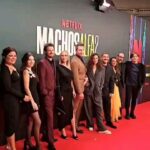 Kira Miró Instagram - Fiestón MACHOS ALFA 2 💥 GRACIAS @netflixes siempre TOP 😉 El 9 de febrero llegan los máquinas más desubicados que nunca 🤣😂😅 👗 @beavaldiviac @celine @bulgari @pinkoofficial @replicacomunicacion 💄 @rebecatfigueroa