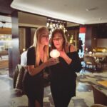 Kira Miró Instagram - Fuí su regalo de cumpleaños y el mío es celebrarlo juntas cada año! Nacimos el mismo día mi madre y yo...con 15 minutos de diferencia, eso es puntería 😅😉 Tenemos una relación especial, la admiro por su manera de ser, su serenidad y su bondad! Gracias @martamiro77 por todo lo que me has enseñado...por muchos años más soplando y aprendiendo juntas! Gracias hermanos míos por ser una piña @ciromiro @sarahmiro Gracias por este día tan especial a mi amor @salvareina.chuki por las sorpresas, a mis amigas por estar siempre, a todos los que habéis dedicado unos minutos de vuestra vida para felicitarme y mandarme una muestra de cariño! GRACIAS GRACIAS Y GRACIAS! A seguir surfeando la vida! 🌊🤟