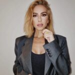 Kira Miró Instagram - Seguimos de promo con #machosalfa2 Esta vez fuimos las Hembras a jugar a @laresistencia y lo pasamos en grande!!! @netflixes 📸💄 @rebecatfigueroa 👗 @beavaldiviac