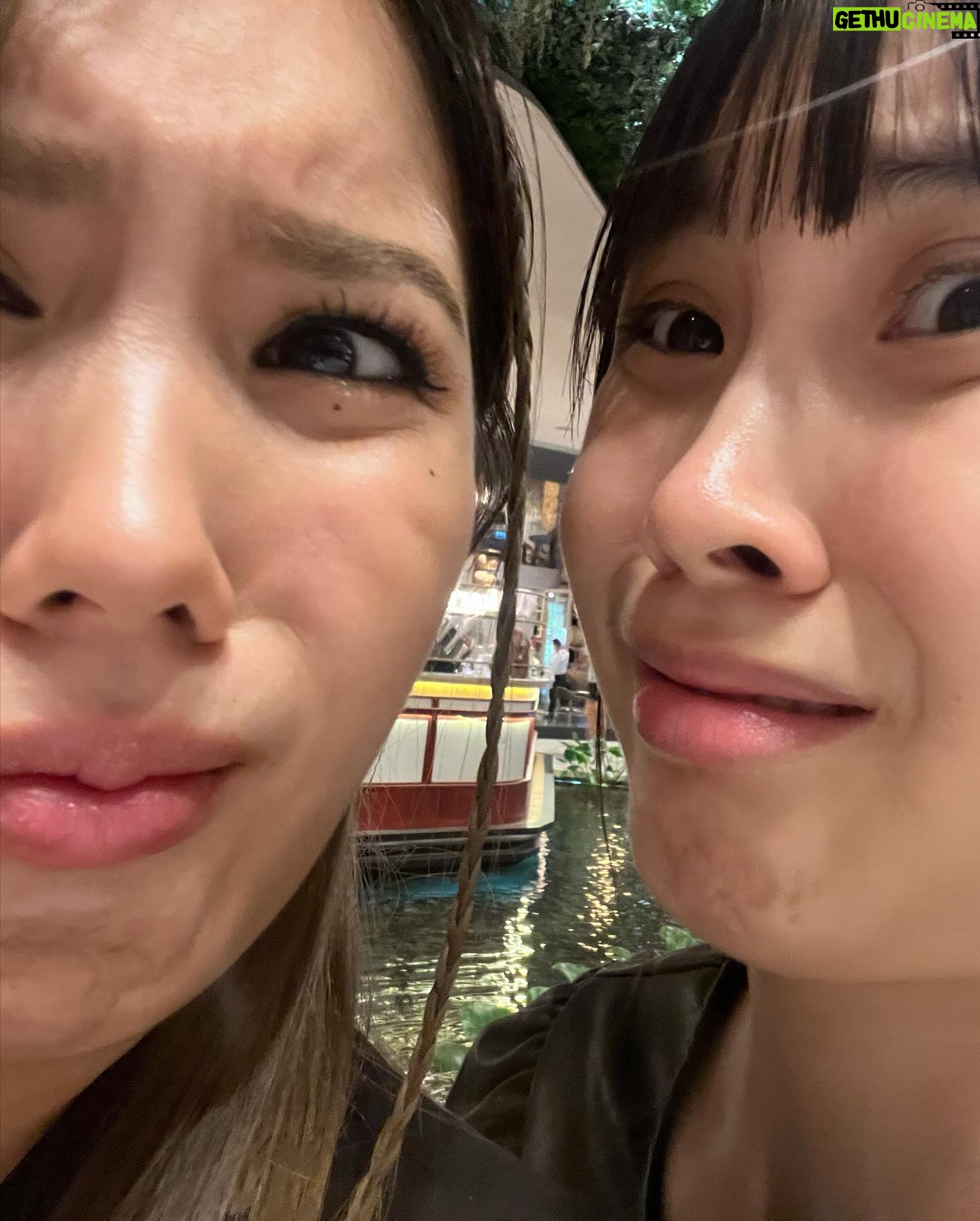 Kirana Pipityakorn Instagram - happy birthday to Someone i cannot go through life without เพราะไม่มีคนคอยชี้แนะ🤓 yerb u ผมสีไหนก็รัก ิิ👩🏼❤️💋👩🏻 ไว้หนูจะขับรถพาไปเที่ยว ถ้าให้ขับ55555555555