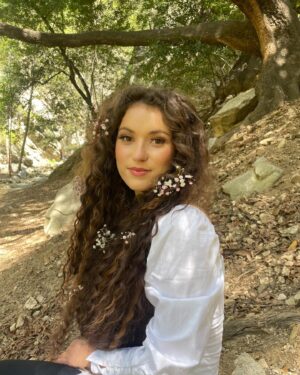 Kirrilee Berger Instagram - God is here. 
God is my second single off my debut project. 
God was written in one day on Christmas Eve of 2022 By @paullukebonenfant and @kirrileeberger 
Produced by @paullukebonenfant and @kirrileeberger 
Drums by @jonbergerondrums 
Additional voices by @andiemackenzie 
Mastered by Idania Valencia @sterlingsound 

May this song make you dance, laugh, find joy, connection and may it call you towards whatever makes you feel closest to God, the universe, the mystic, the divine… whatever connects to you and your heart. There’s something bigger than us. May we all surrender to let it guide us. 💕

Link to stream in my bio 

I love you all 

Thank you for making this all possible 

#singer #singersongwriter #indierock #rock #poprock #rockandroll #siblings #unsunghero #unreleased #forkingandcountry #lionsgate #movie #newmusic #reels #womeninmusic #kirrileeberger