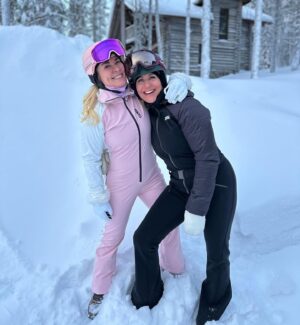 Kirsi Alm-Siira Instagram - Kävin antamassa itselleni lumipesut. Muutenkin on ollut kovin raikasta 💙