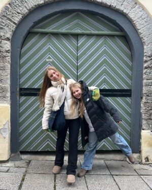 Kirsi Alm-Siira Instagram - Näiden äiti on ihan eri kiva olla 🩷🩷