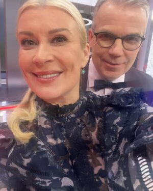 Kirsi Alm-Siira Instagram - Laitoin taas Kekkulin tänne internetsiin.  Sanokaa sille vaikka moi!