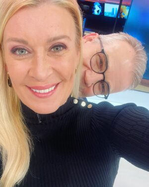 Kirsi Alm-Siira Instagram - Tämä Etelä-Pohjanmaan lahja suomalaiselle joukkoviestinnälle halusi päätyä persoonalliseen somekuvaan. Tällanen tuli. Jätän arvioinnin teille! 📺