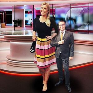 Kirsi Alm-Siira Instagram - Työpaikkani @mtv3suomi täyttää tänään 65 vuotta. Ilokseni huomannut, et iteki kasvanut näinä Maikkari-vuosina.

Niin ja hyvää vappua myös!