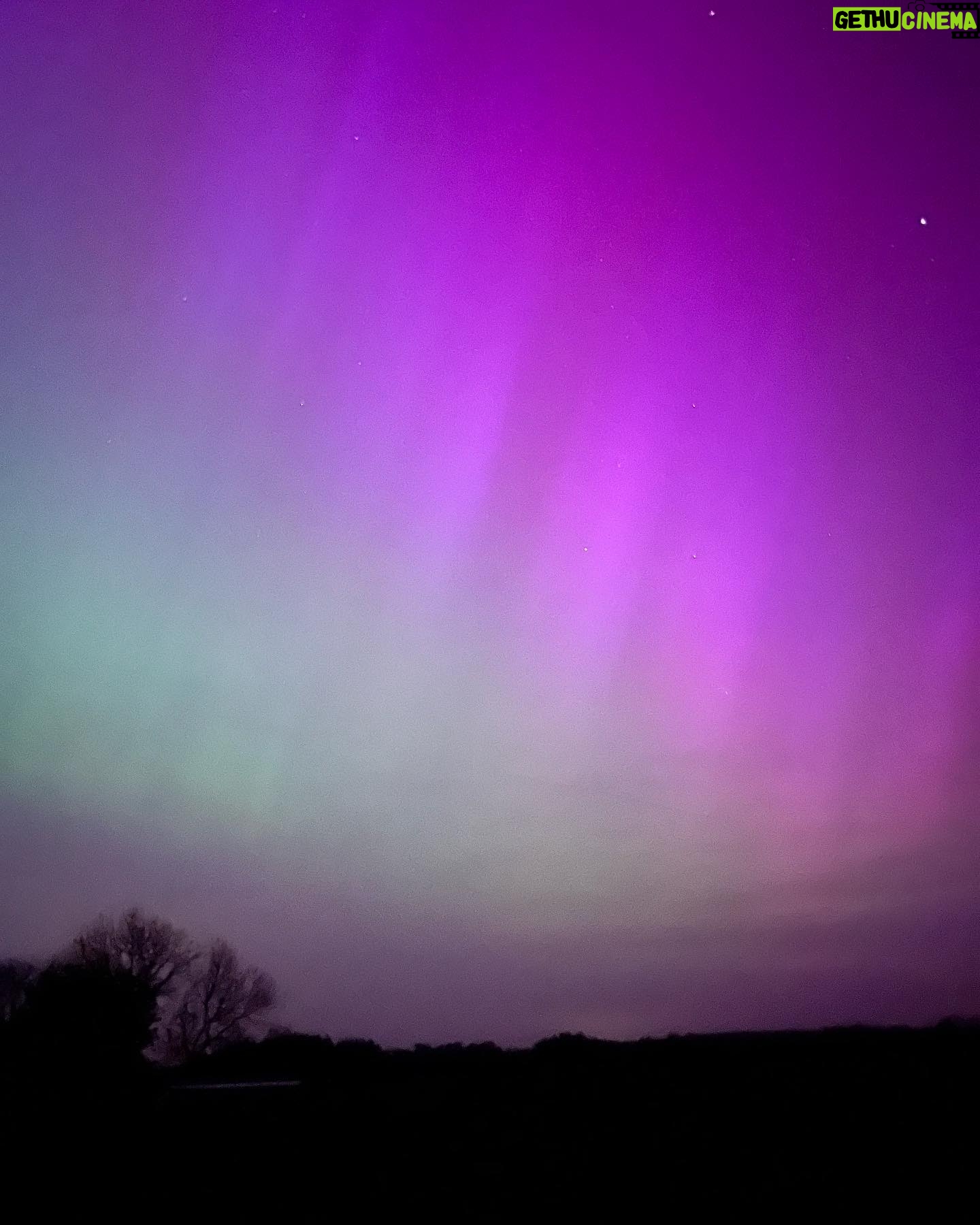 Kirstie Allsopp Instagram - Getting a little overexcited by the #northernlights in Devon 🎆