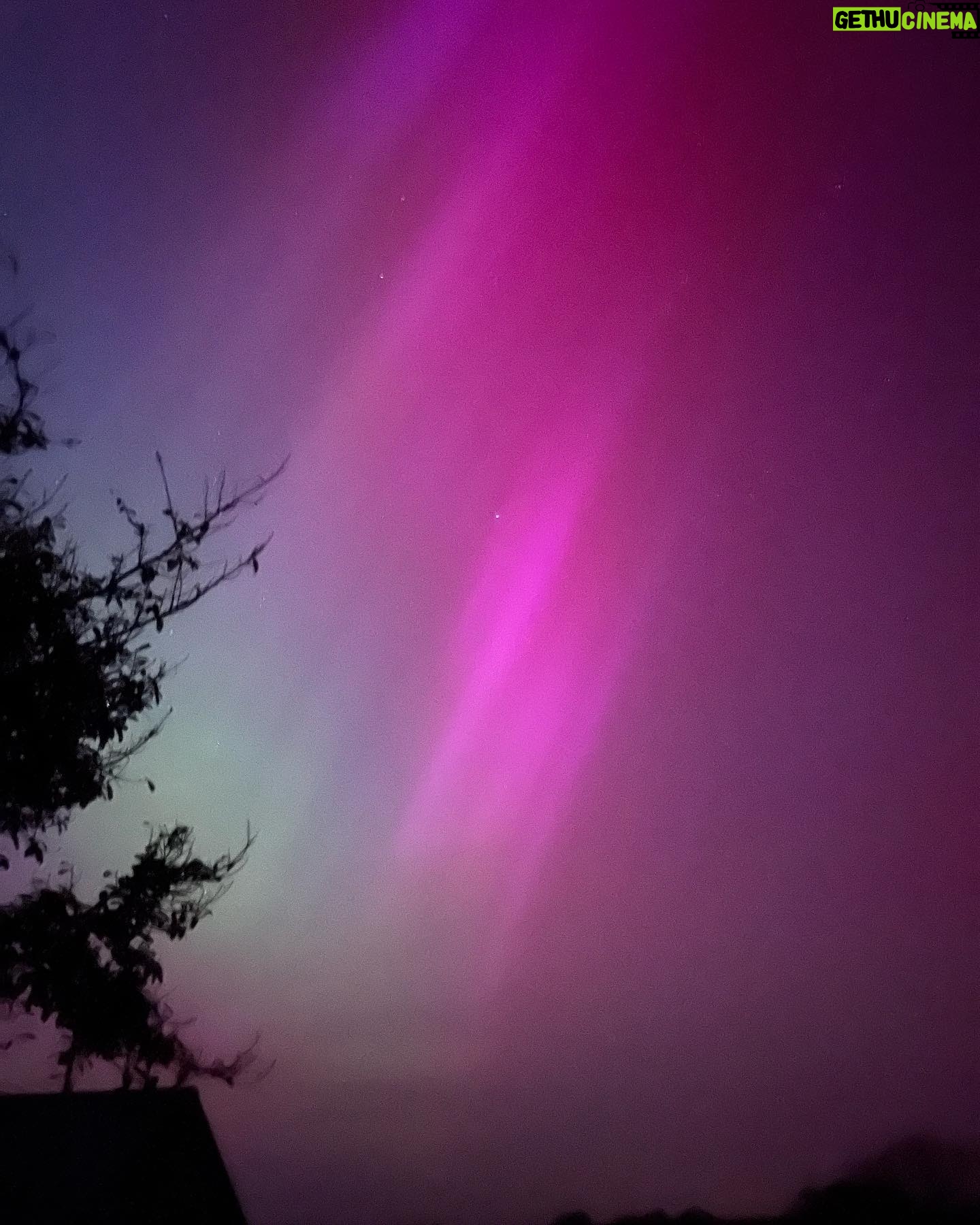 Kirstie Allsopp Instagram - Getting a little overexcited by the #northernlights in Devon 🎆