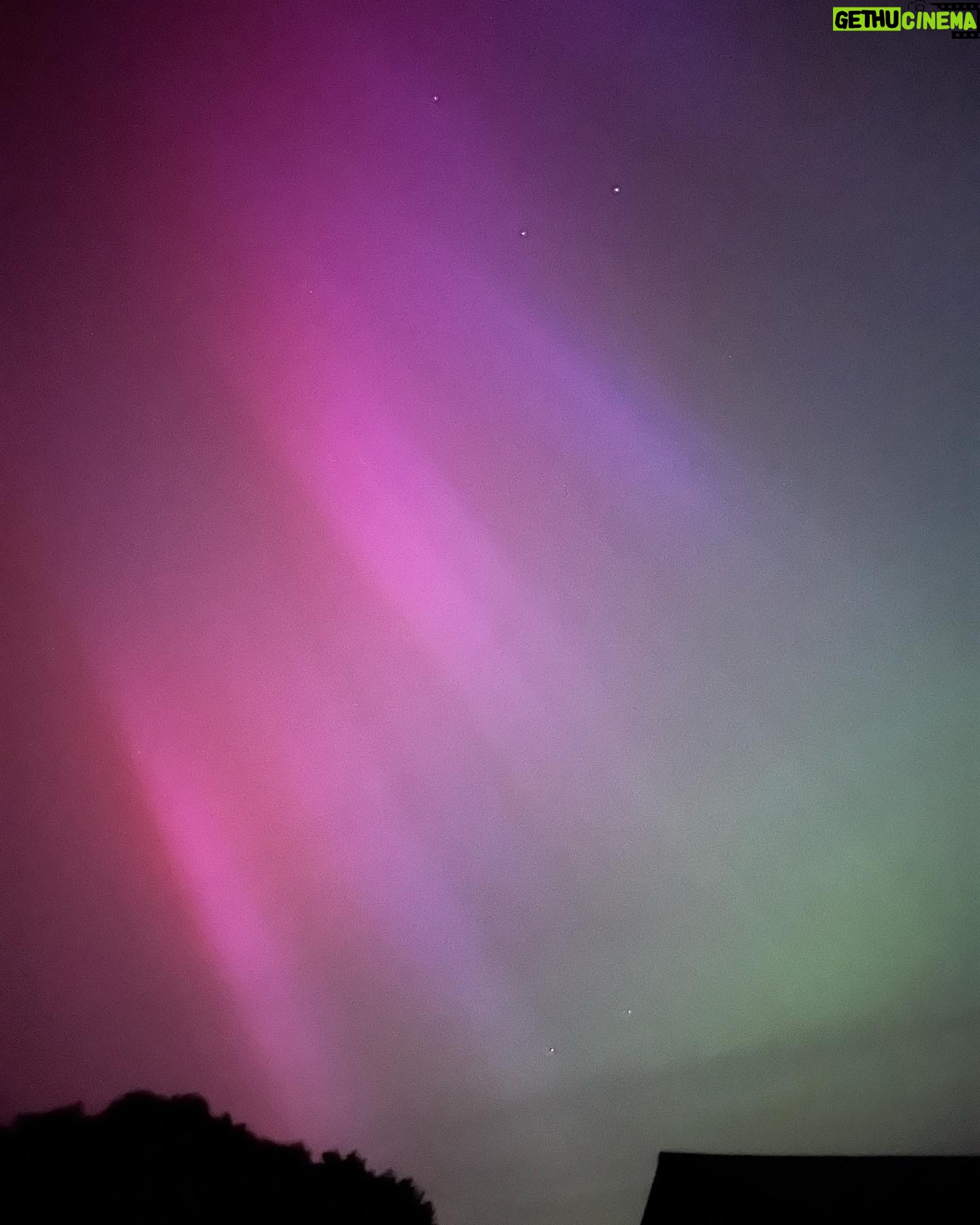 Kirstie Allsopp Instagram - Getting a little overexcited by the #northernlights in Devon 🎆