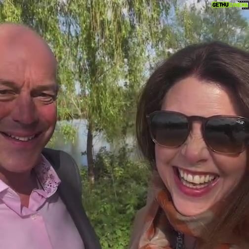 Kirstie Allsopp Instagram - We’re back at work on @c4locationsofficial making the first of this year’s shows in Essex, not sure we’re making much sense though 😳🙏😘