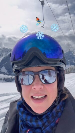 Kirstie Allsopp Instagram - It’s not all work and my insta should not give the impression that it is 😘❄️🎿