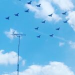 Kirstie Allsopp Instagram - 👑 70 Glorious years. Was lucky enough to watch the flypast in St James, on the roof of @christiesinc , where my Dad worked for 42 years. The plan was to take the boys to The Mall but it was closed when it got too full; so many people wanting to celebrate with The Queen. The atmosphere on the streets was amazing #platinumjubilee