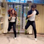 Kishori Shahane Instagram – Dance cover with some festive vibes 💃🏻🕺🏻
Wishing you all a very Happy Makar Sankranti and Happy Pongal 💥 
.
.
.
.
.
#dancecover #mothersonduo #videoreel #actors #dancers #kishorishahane #bobbyvij #reelitfeelit #reelkarofeelkaro #mumbai #dancereels 
Actors dancers Kishori Shanane dance cover reels