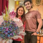 Kishori Shahane Instagram – Birthday week celebrations of my A1 since day 1 @kishorishahane ✨
.
.
.
.
.
#birthdaygirl #happybirthday #momsbirthday #happybirthdaymom #birthdaybouquet #celebrations #family #momandson #kishorishahane #bobbyvij #a1sinceday1