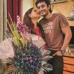 Kishori Shahane Instagram - Birthday week celebrations of my A1 since day 1 @kishorishahane ✨ . . . . . #birthdaygirl #happybirthday #momsbirthday #happybirthdaymom #birthdaybouquet #celebrations #family #momandson #kishorishahane #bobbyvij #a1sinceday1