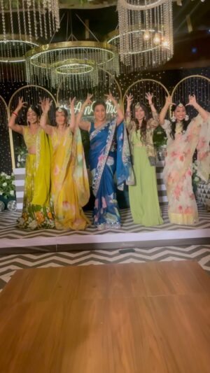 Kishori Shahane Instagram - Mumbaikars in Pahadi Style❤️
#kaisemujhetummilgaye 
@trishna_vivek.official @rajeshwaridatta @mohinisapnani @aakanksha.pal5 

#reels #trending #explore #dhana #pahadisong #reelsinstagram #trend #foryou #fyp #foryoupage #kmtmg #zeetv #dance #pahadi #dancereel #viral #reach #reeltoreel 

Reel Pahadi Song Zee Tv girls