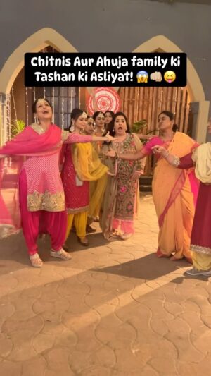 Kishori Shahane Instagram - Kaise Mujhe Tum Mil Gaye! Only on @zeetv everyday at 10pm. 
🎥 : @mrityunjay__thakurr (Rahul Ahuja) 👻❤️😘
.
.
.

#kmtmg #zeetv #Chitnis #Ahuja #AmrutaBhavaniChitnis #BhavaniChitnis #BabitaAhuja #Bebe #JahanKaur #NimritAhuja #AnjaliAhuja #Mami