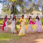 Kishori Shahane Instagram – Offscreen chemistry of Abuja’s & Bhavani Chitnis 😜 
#kmtmg #serial #dailysoap #zeetv 

#trending #dance #holisequence #white #colourful #outdoor

Kaise Mujhe Tum Mil Gaye, Zee tv, daily soap,