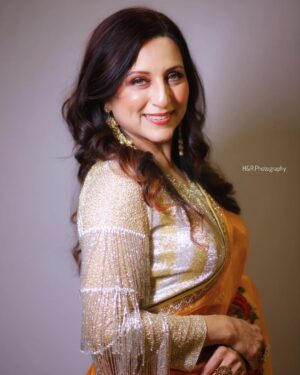 Kishori Shahane Instagram - “Flaunting my fabulousness with every step. 💃💖”
.
.
.
In Frame : @kishorishahane
Stylist : @destyle_by_rasika
HMUA : @poonie_makeover 
Captured By : @hrphotography_5 
Managed By : @thegrowthmediaa 
.
.
.
#marathiactors #marathiactress #actress #portraitsofficial #portraitphotography #celebrity #celebritystyle #celebrityfashion #hrphotography #makeup #costume #award